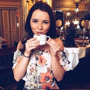 Meet your Posher, Chloe